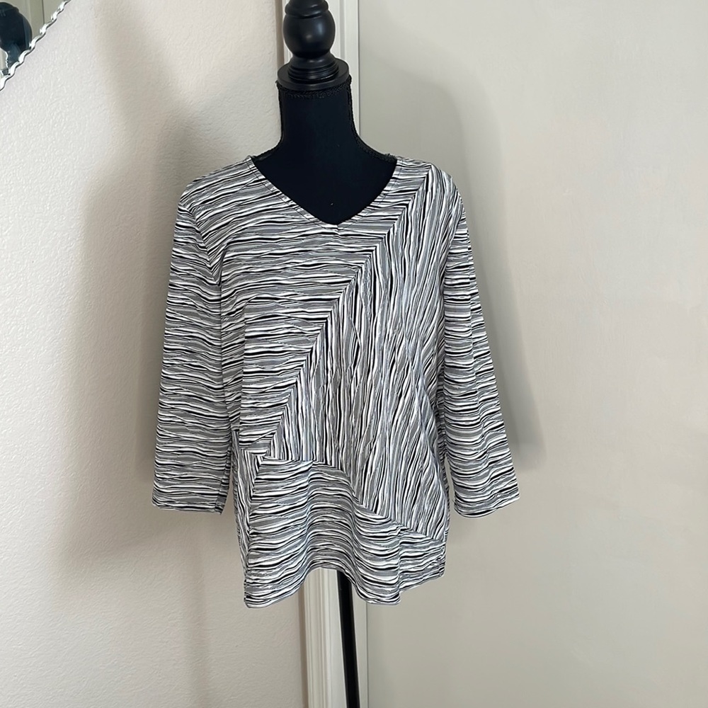Easywear by Chicos black and white Blouse top